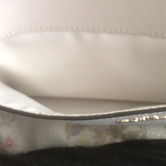 Coach cream mini bag with detachable pouch used - Picture 8 of 13